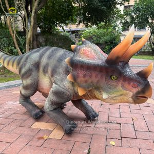 Animatronic Dinosaur Walks and Runs